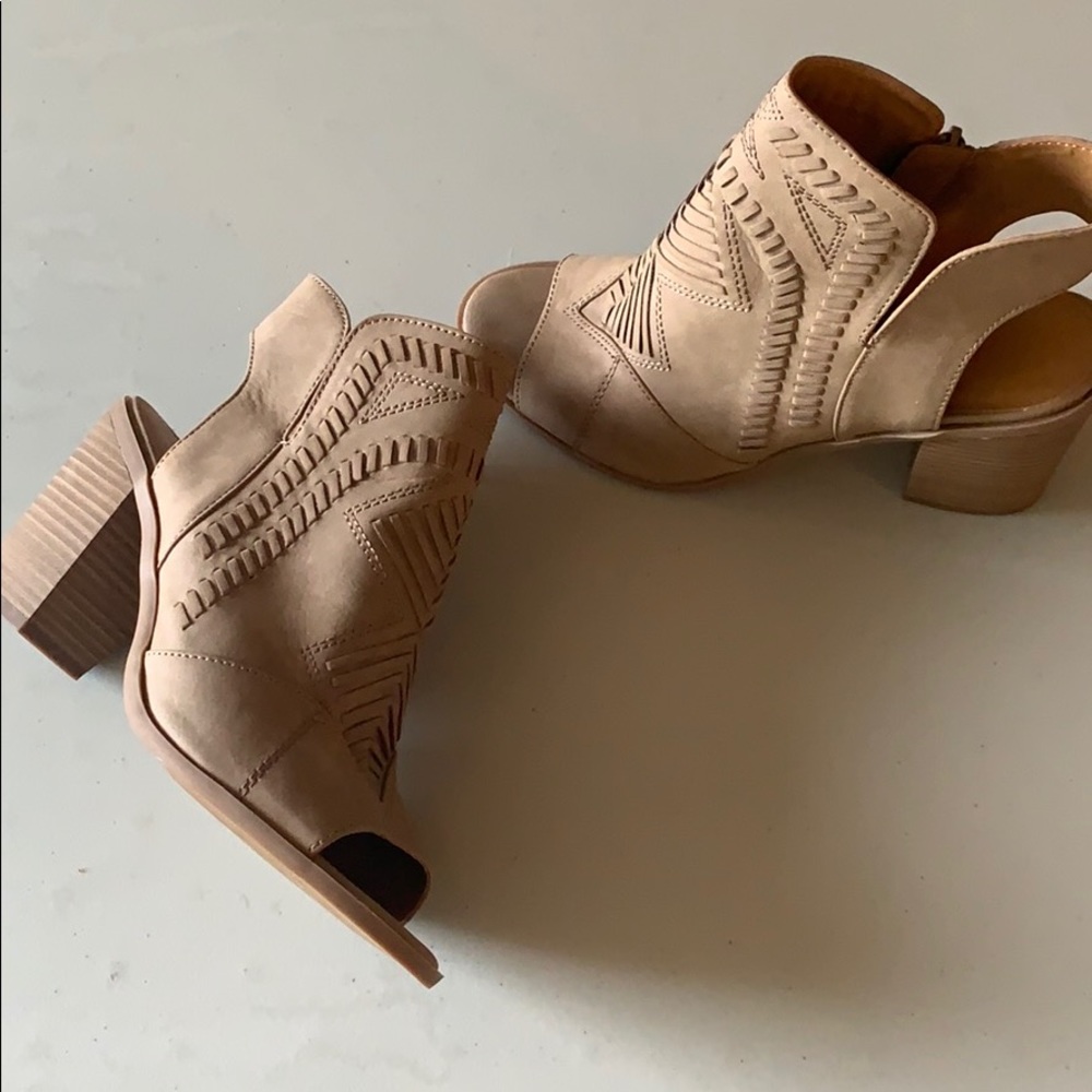 Universal Thread Block Heel Sandal